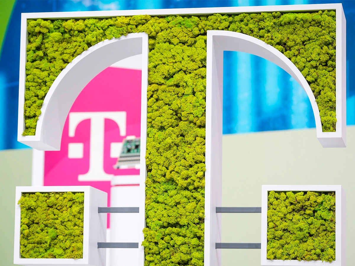 This image shows the letter T in the style of the Telekom Logo. The T is filled with plants.